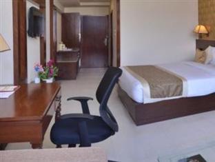 Hotel Devashish Haldwāni Exteriör bild